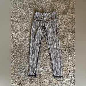 Black and gray skinny leggings